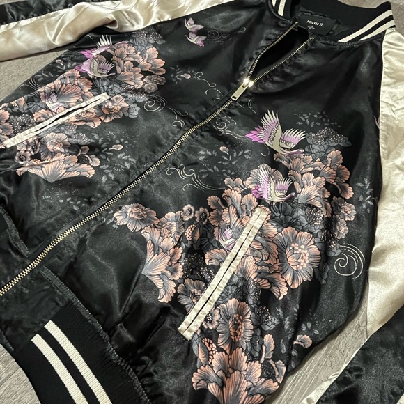 F21 satin Japanese printed jacket - Picture 4 of 4